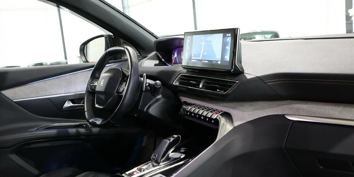 Peugeot 3008 BLUE-HDI GT-SPORT / WHITE & BLACK / SCHÖN 56.000 km 21.555 &euro; Hamm 59077