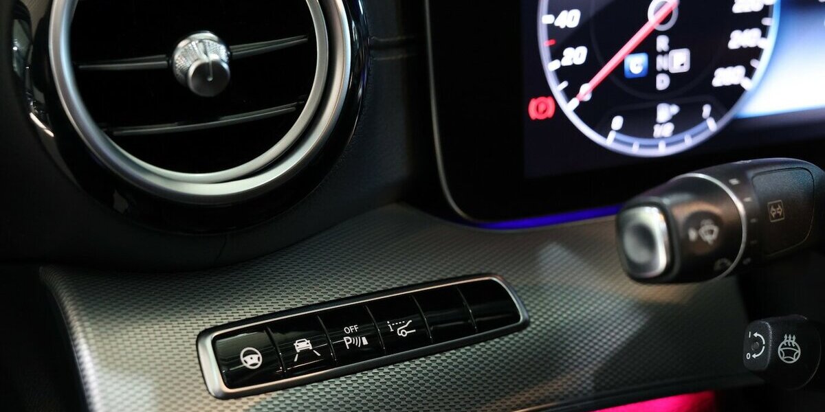 Mercedes-Benz E 220 d 4M LUXURY / WIDESCREEN+HEAD-UP / LED 150.000 km 25.991 &euro; Hamm 59077