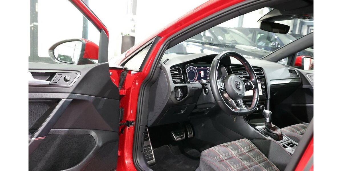 VW Golf GTI VII 2.0 TSI DSG GTI PERFORMANCE RED 63.000 km 23.111 &euro; Hamm 59077