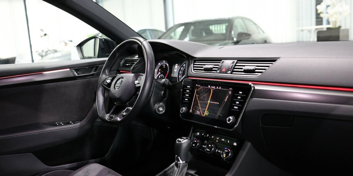 Skoda Superb LIMO TDI DSG 4x4 SPORTLINE GREY & BLACK 97.000 km 27.991 &euro; Hamm 59077