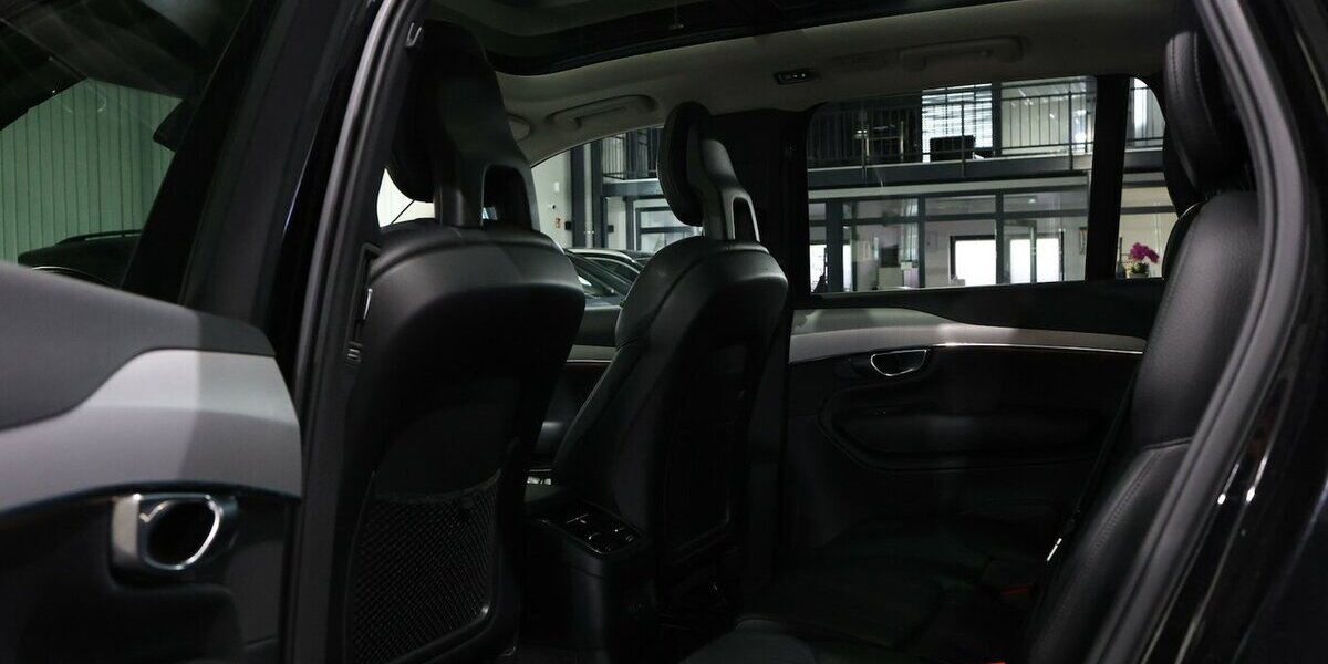 Volvo XC90 T8 P-HEV AWD EXPRESSION R-DESIGN / 7-SITZER 143.000 km 37.777 &euro; Hamm 59077