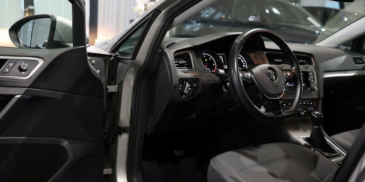 VW Golf VII 1.6 TDI Comfortline COMPOSITION-COLOUR 143.000 km 11.111 &euro; Hamm 59077