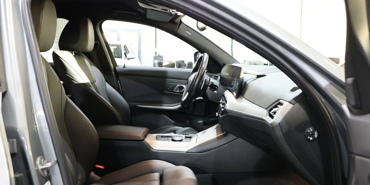 BMW 318d Touring ADVANTAGE CURVED+NAVI, LEDER, LED 67.000 km 29.777 &euro; Hamm 59077