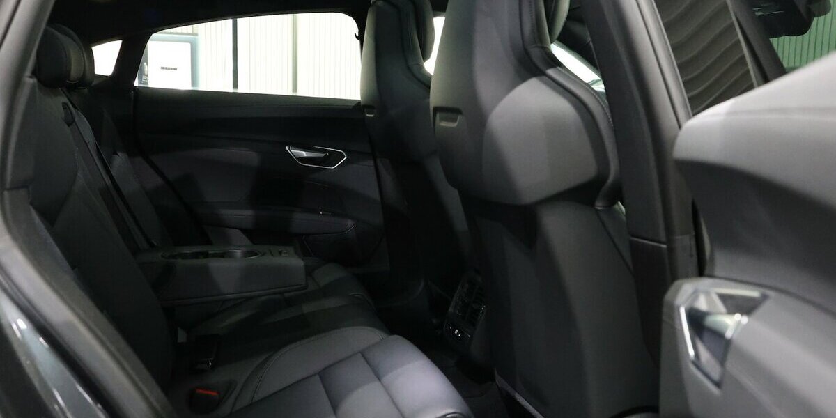 Audi e-tron GT QUATTRO / DAYTONA + BLACK / PANORAMA / 29.000 km 48.333 &euro; Hamm 59077