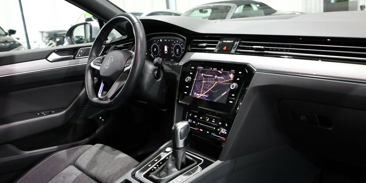 VW Passat Variant GTE DSG IQ BUSINESS R-LINE SPORT 86.000 km 24.600 &euro; Hamm 59077