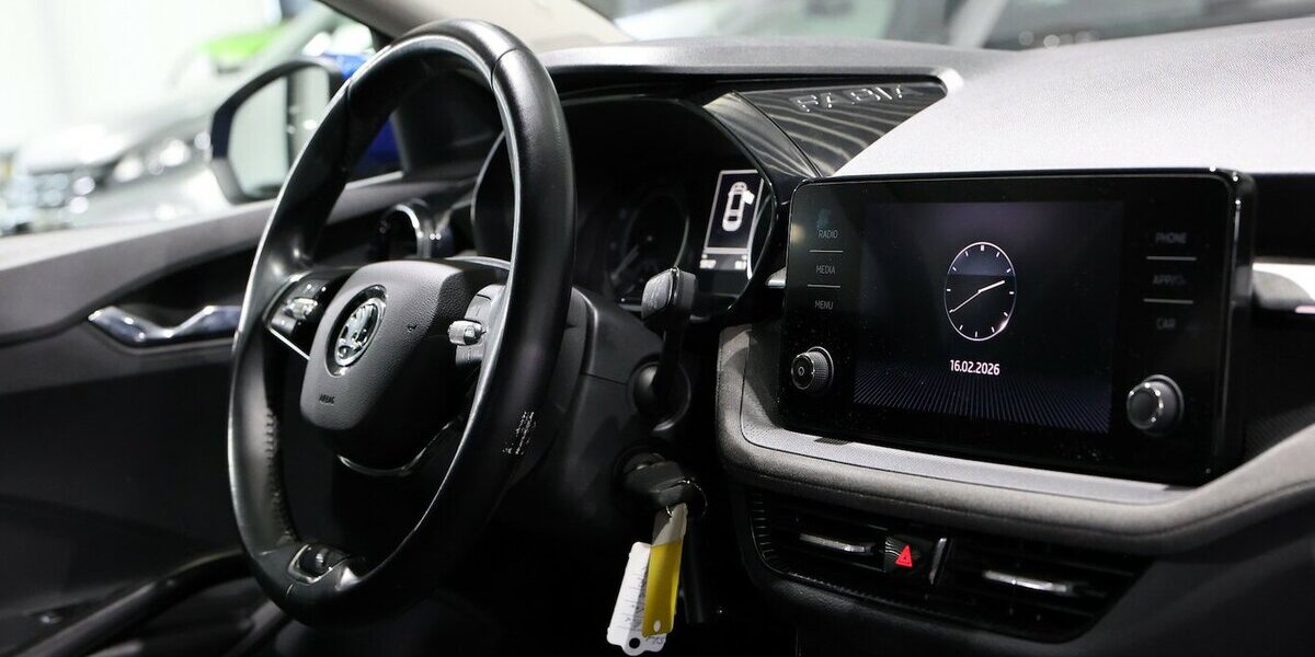 Skoda Fabia 1.0 TOUR RACE BLUE / LED / GROßES-DISPLAY 55.000 km 13.221 &euro; Hamm 59077