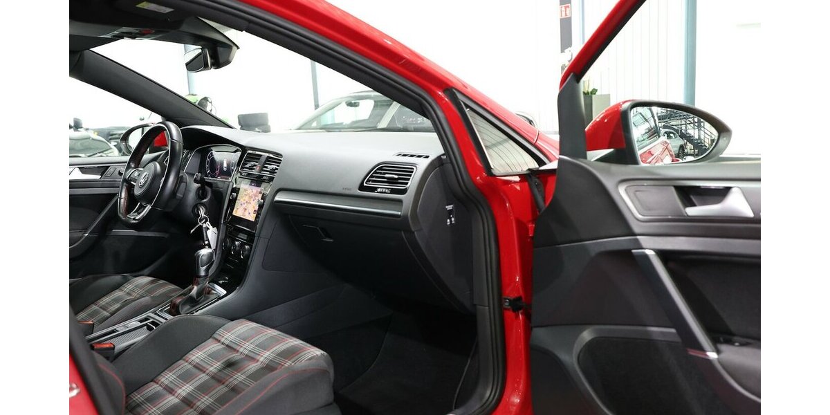 VW Golf GTI VII 2.0 TSI DSG GTI PERFORMANCE RED 63.000 km 23.111 &euro; Hamm 59077