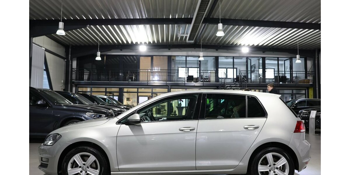VW Golf VII 1.6 TDI Comfortline COMPOSITION-COLOUR 143.000 km 11.111 &euro; Hamm 59077
