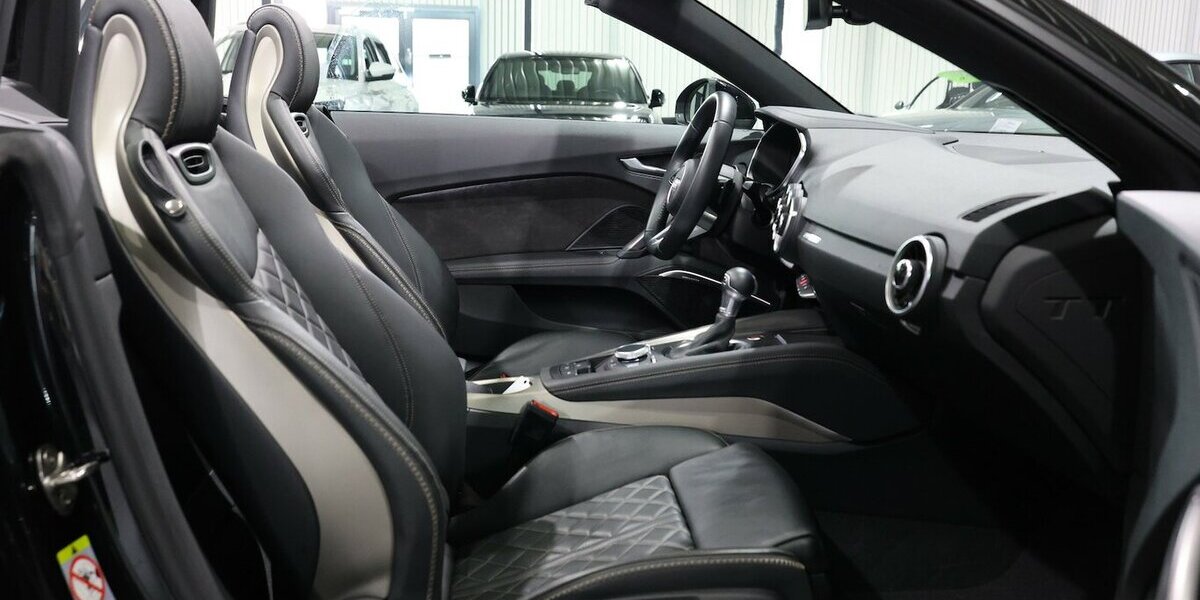 Audi TT ROADSTER 45 Q S-LINE BLACK BRONZE SELEKTION 8.400 km 48.777 &euro; Hamm 59077