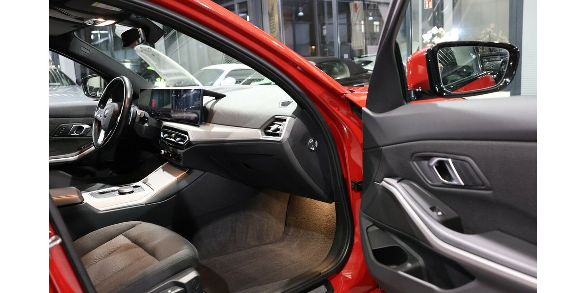 BMW 318d Touring SHADOW SPORT MELBOURNEROT-METALLIC 73.000 km 25.777 &euro; Hamm 59077