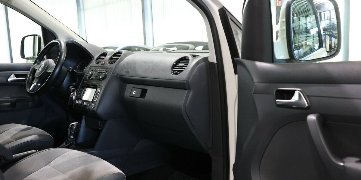 VW Caddy KOMBI 1.6 TDI DSG EDITION-30 WHITE & BLACK 144.000 km 15.444 &euro; Hamm 59077