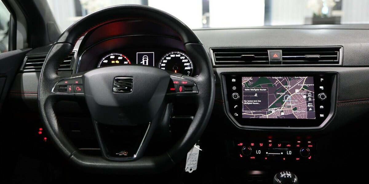 Seat Arona 1.5 TSI XCELLENCE FR-SPORT / WHITE & BLACK 90.000 km 14.555 &euro; Hamm 59077