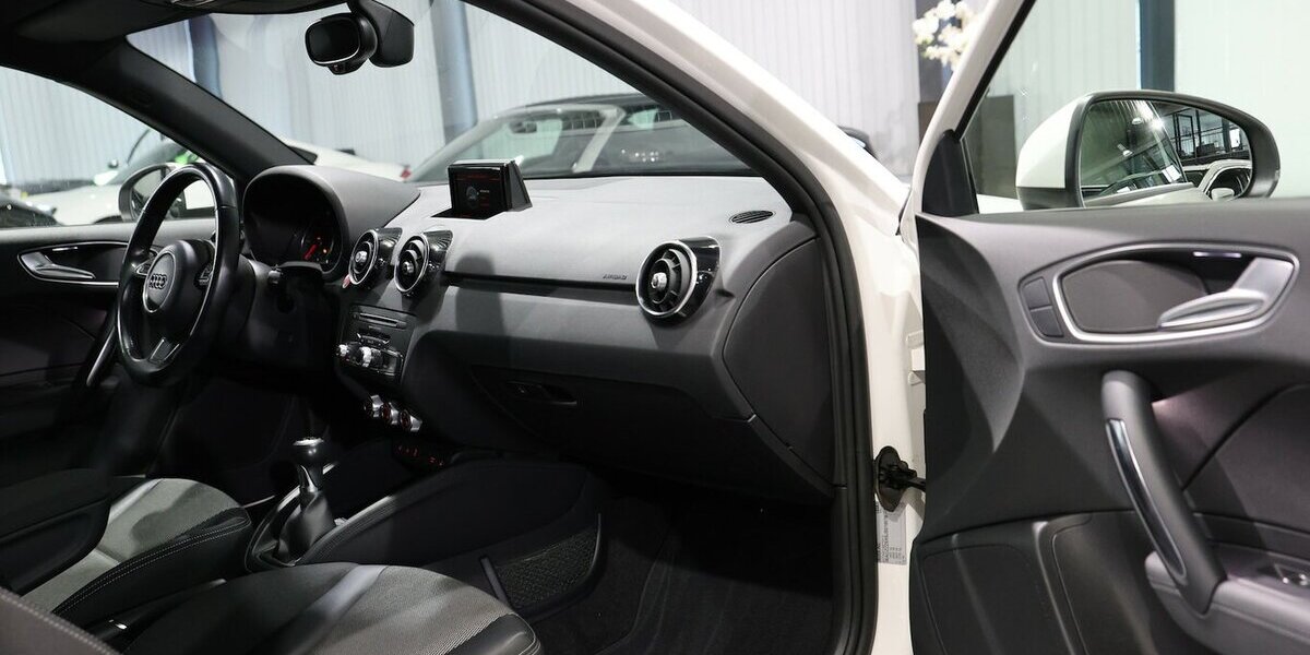 Audi A1 1.6 TDI SPORT WHITE / XENON, NAVI-MMI, LEDER 111.000 km 11.555 &euro; Hamm 59077
