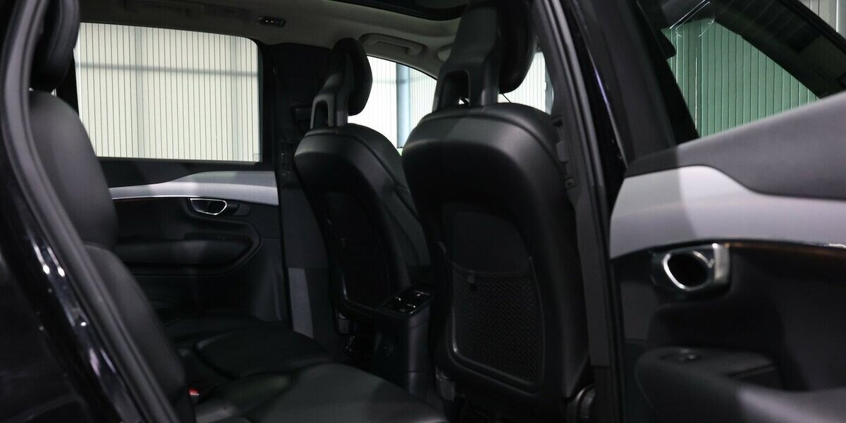 Volvo XC90 T8 P-HEV AWD EXPRESSION R-DESIGN / 7-SITZER 143.000 km 37.777 &euro; Hamm 59077