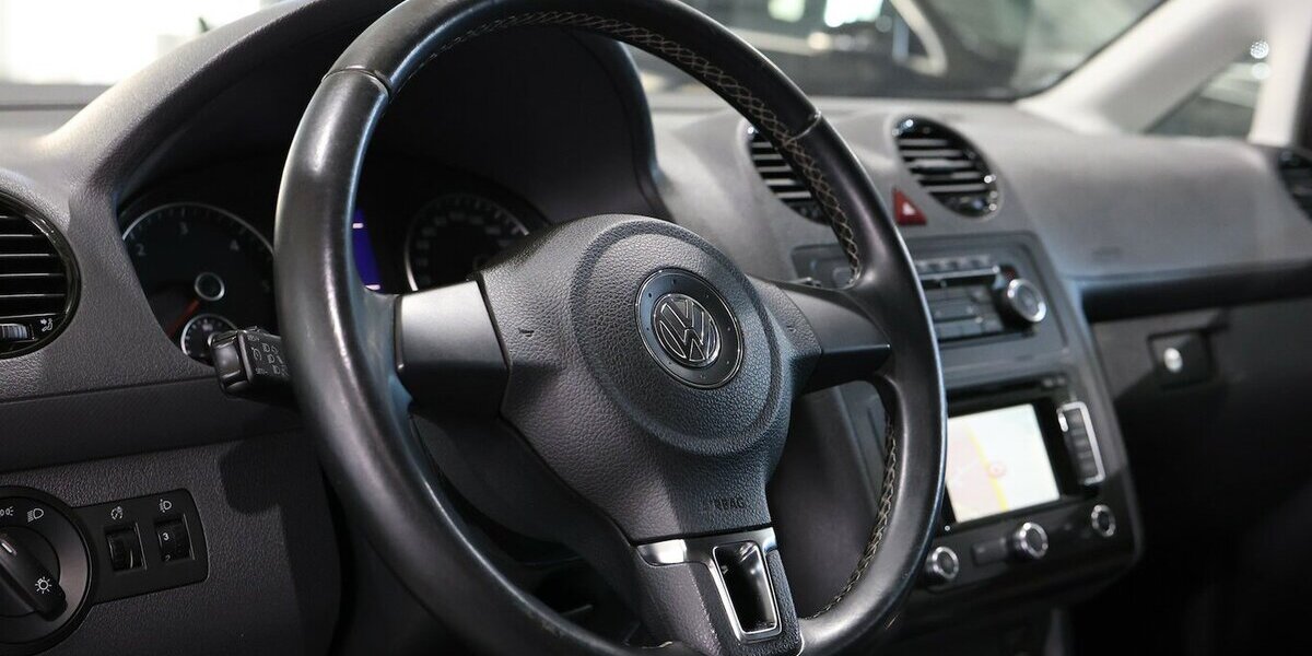 VW Caddy KOMBI 1.6 TDI DSG EDITION-30 WHITE & BLACK 144.000 km 15.444 &euro; Hamm 59077