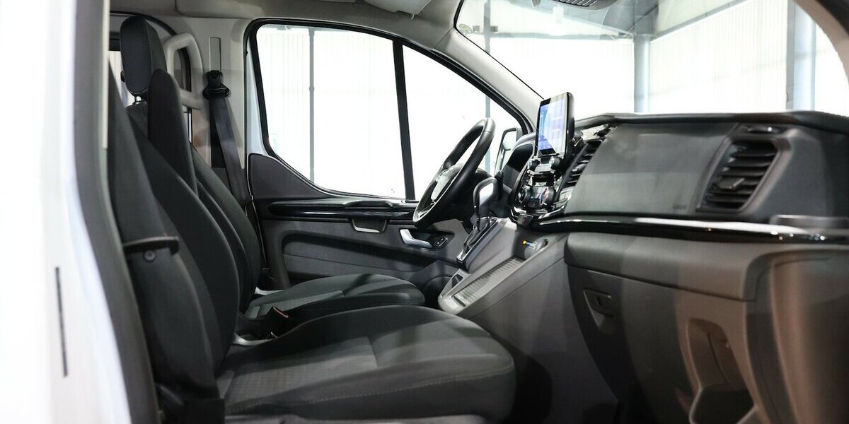 Ford Tourneo Custom 2.0 TDCI 320 L1 / 8-SITZER / NAVI 119.000 km 28.444 &euro; Hamm 59077