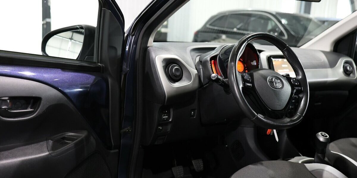 Toyota Aygo 1.0 X-PLAY TOUCH / TEMPOMAT, KAMERA, PDC 72.000 km 7.331 &euro; Hamm 59077