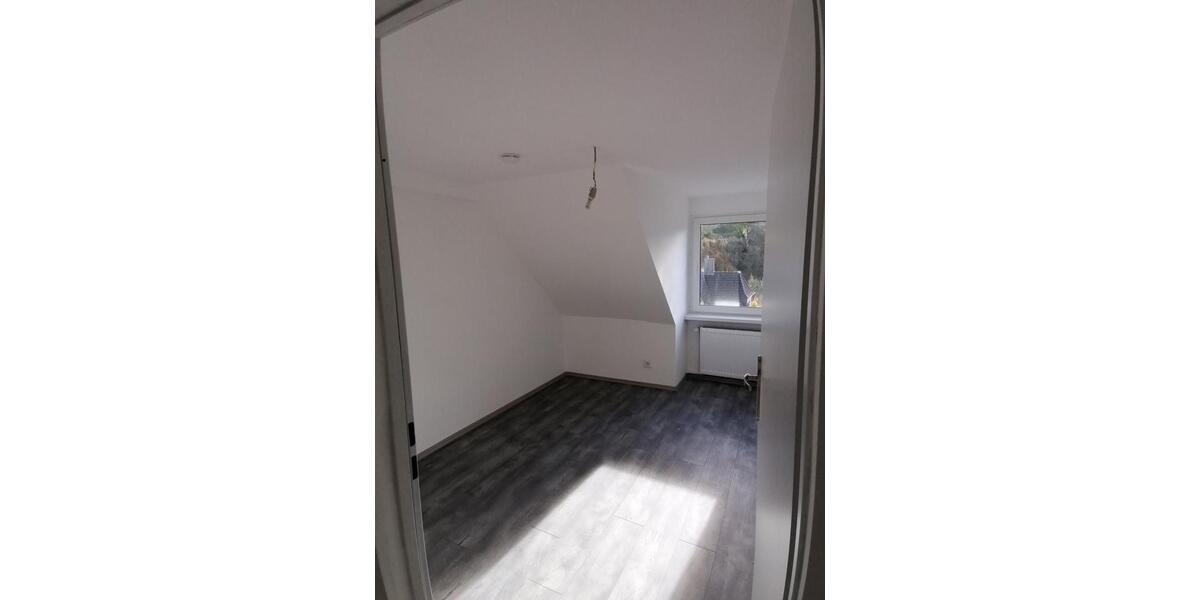 Dachgeschoßwohnung Iserlohn Grüne - 3 Zimmer, 60 m&sup2;, 520&euro; | Angebot:25478956