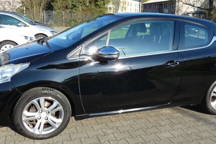 Peugeot 208 115.000 km 5.299 &euro; Bergkamen 59192