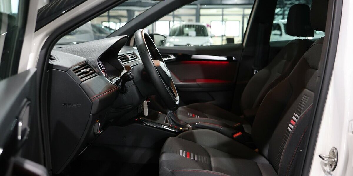 Seat Arona 1.5 TSI XCELLENCE FR-SPORT / WHITE & BLACK 90.000 km 14.555 &euro; Hamm 59077
