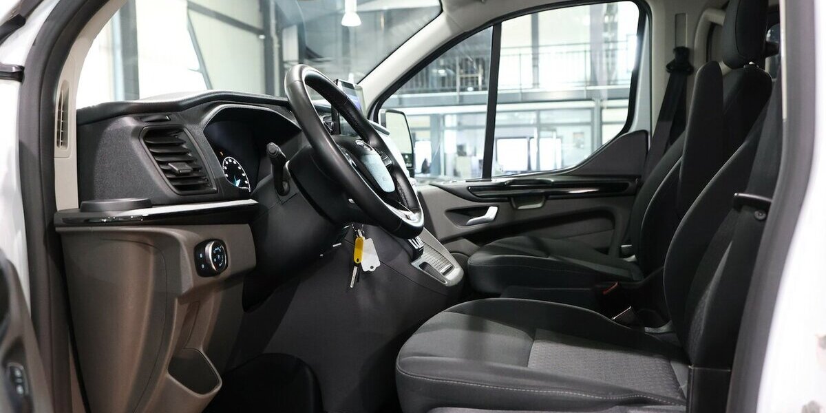Ford Tourneo Custom 2.0 TDCI 320 L1 / 8-SITZER / NAVI 119.000 km 28.444 &euro; Hamm 59077