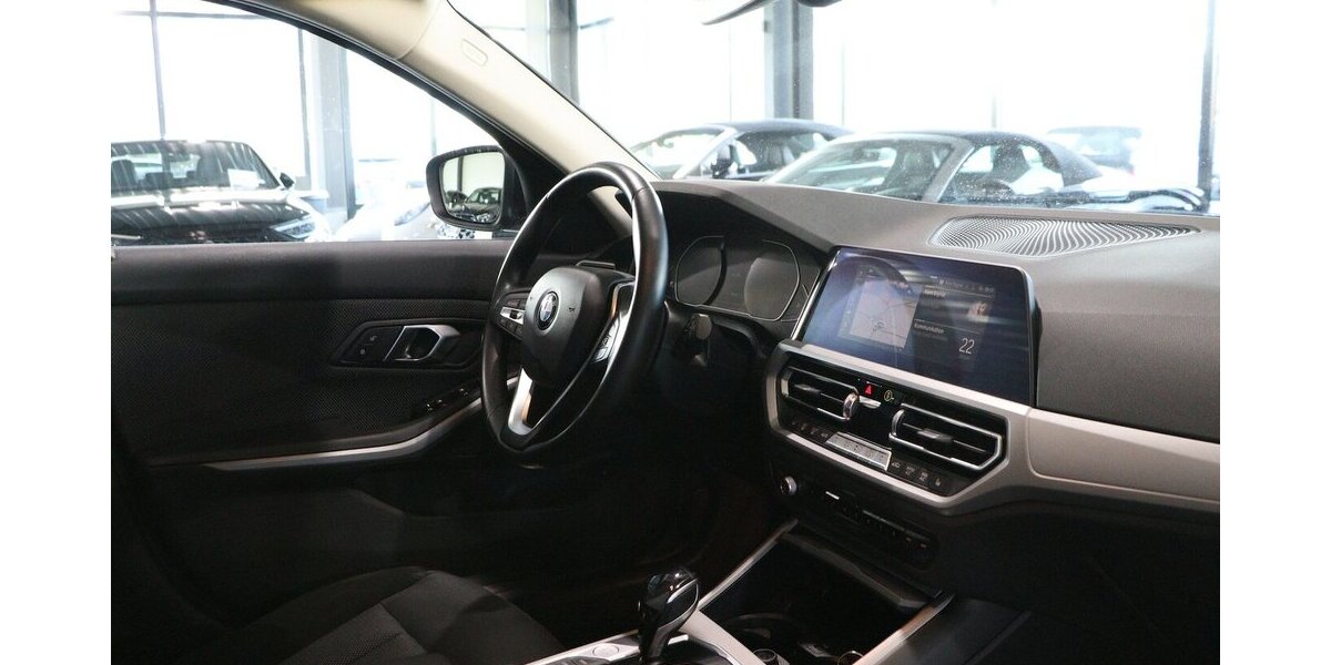 BMW 330d Touring ADVANTAGE / LED / LIVE+NAVI+ 149.000 km 22.993 &euro; Hamm 59077