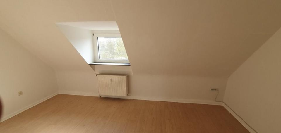 Dachgeschoßwohnung Witten - 4 Zimmer, 62 m&sup2;, 400&euro; | Angebot:25919995