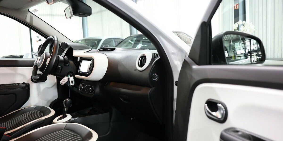 Renault Twingo TECHNO ELECTRIC SPURHALTE, LEDER, KAMERA 10.000 km 13.991 &euro; Hamm 59077