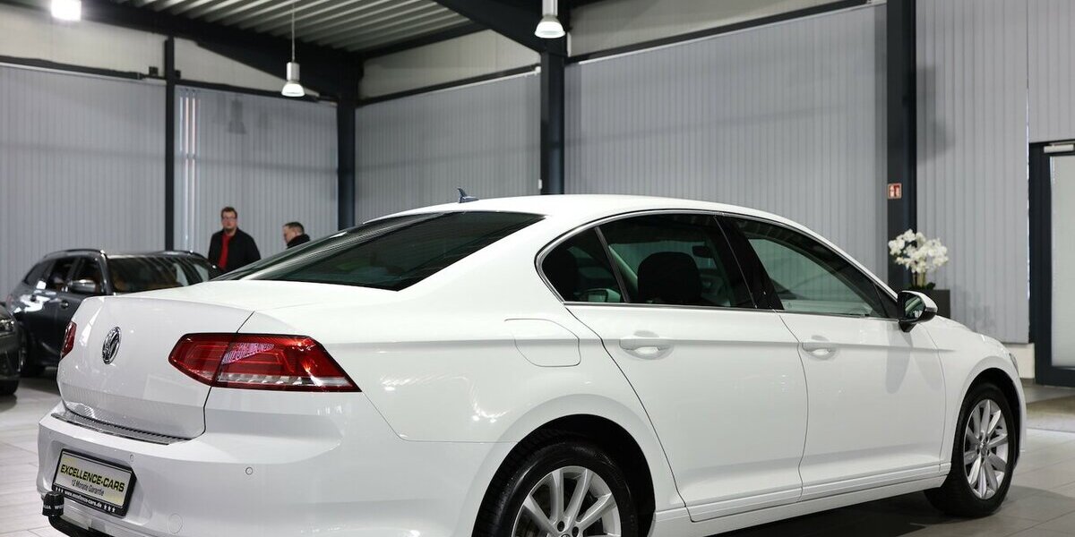 VW Passat 1.6 TDI Comfortline WHITE / MASSAGE+SHZ 176.000 km 10.555 &euro; Hamm 59077