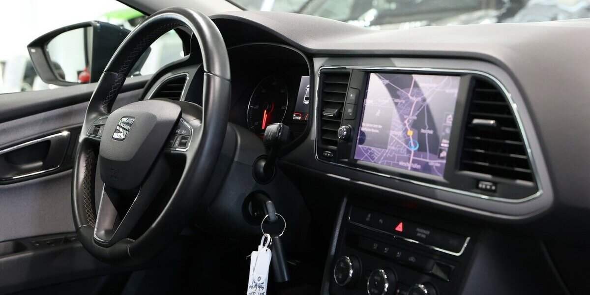 Seat Leon 1.6 TDI STYLE / NAVI-PLUS+APPLE+ANDROID 111.000 km 14.111 &euro; Hamm 59077