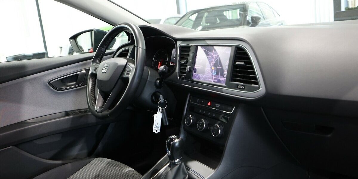 Seat Leon 1.6 TDI STYLE / NAVI-PLUS+APPLE+ANDROID 111.000 km 14.111 &euro; Hamm 59077