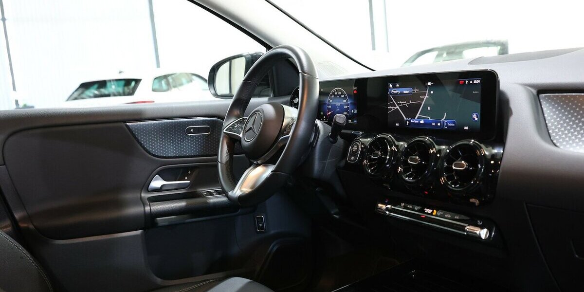 Mercedes-Benz GLA 180 ADVANCED SPORT / LEDER, LED, WIDESCREEN 7.000 km 33.331 &euro; Hamm 59077