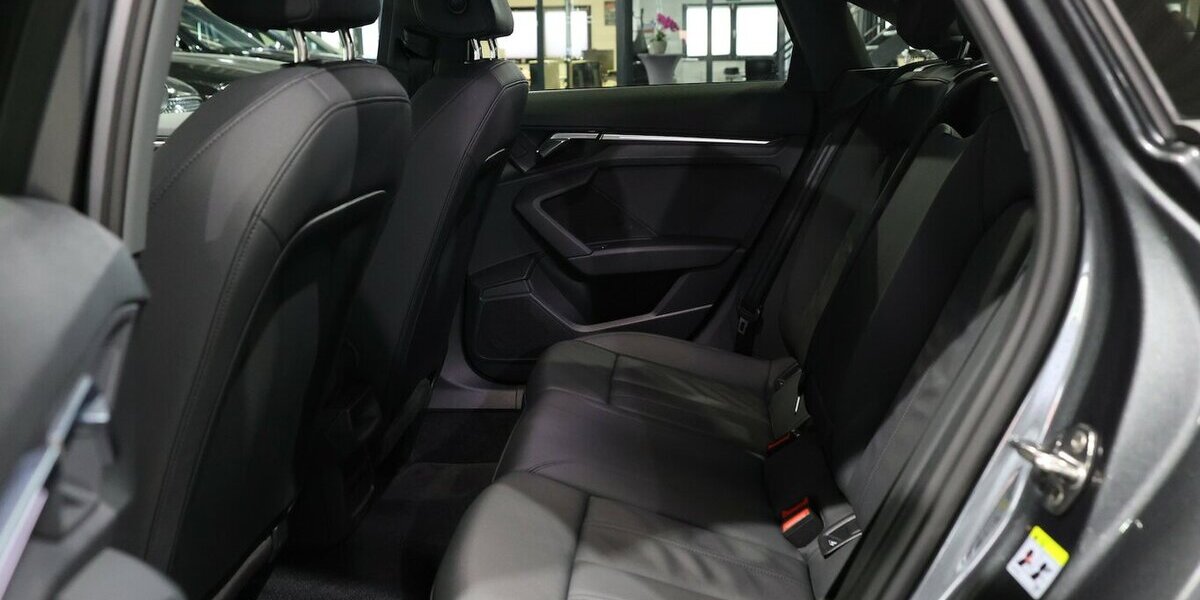 Audi A3 LIMOUSINE 30 TFSI S-LINE MATRIX, VOLL-LEDER 60.000 km 24.777 &euro; Hamm 59077