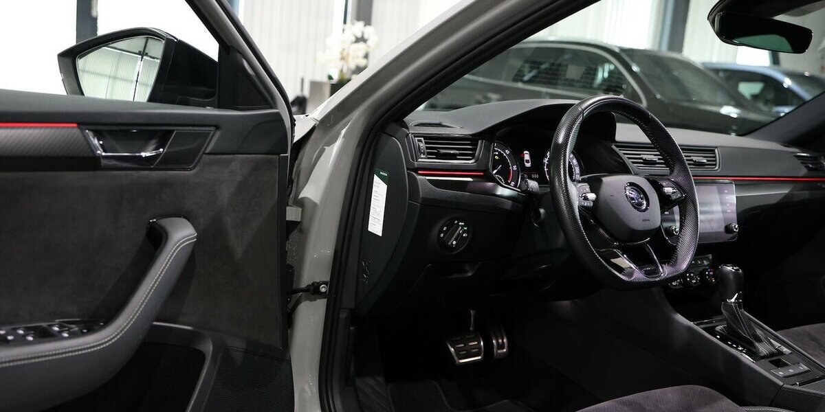 Skoda Superb LIMO TDI DSG 4x4 SPORTLINE GREY & BLACK 97.000 km 27.991 &euro; Hamm 59077