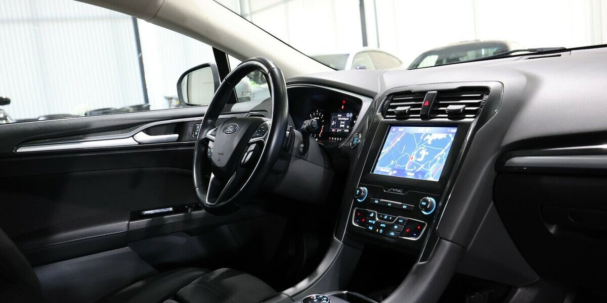 Ford Mondeo Tunier 2.0 EB / LED / NAVI+KAMERA / AHK 124.000 km 15.777 &euro; Hamm 59077