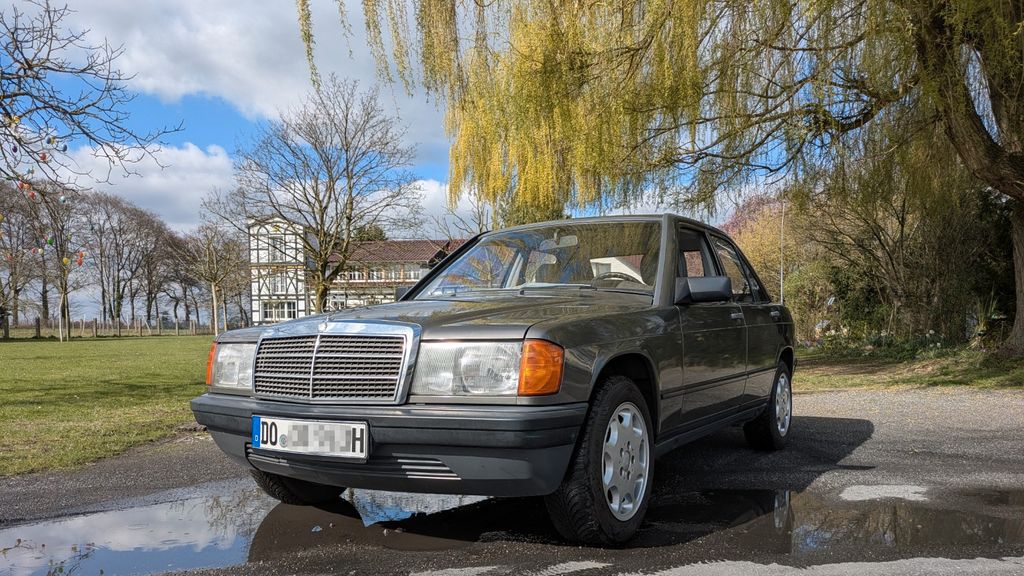 Mercedes-Benz 190 146.000 km 8.900 &euro; Dortmund 44287