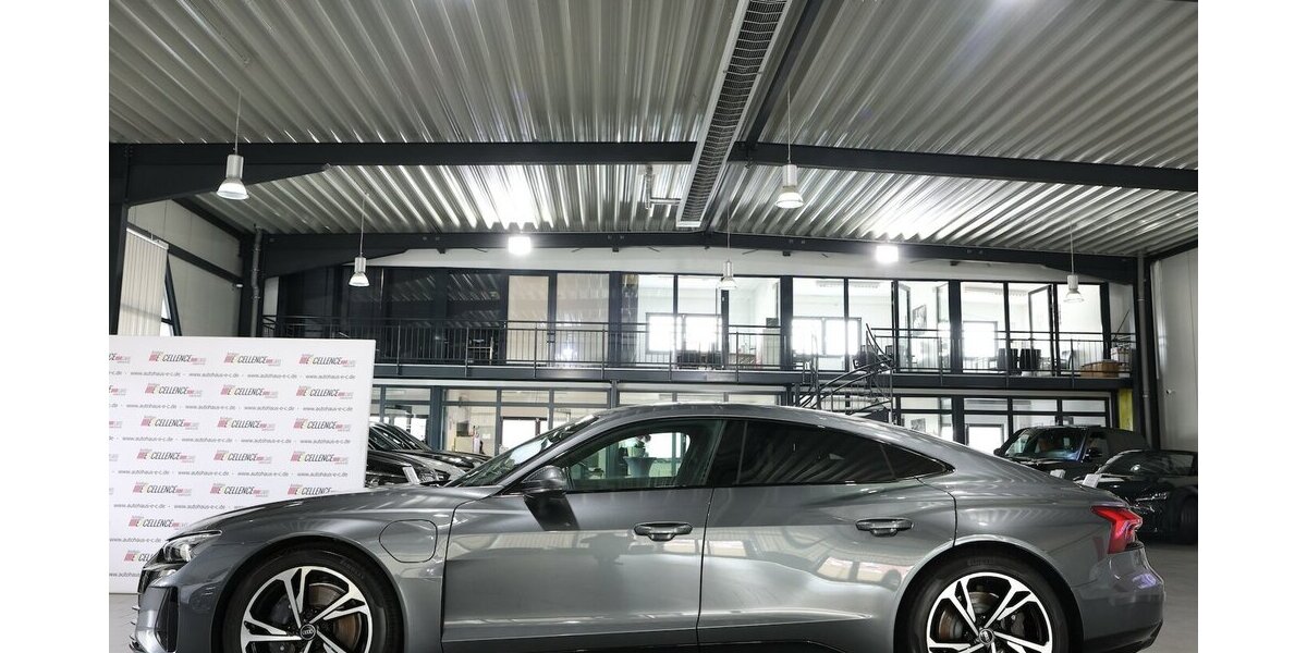 Audi e-tron GT QUATTRO / DAYTONA + BLACK / PANORAMA / 29.000 km 48.333 &euro; Hamm 59077