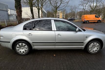 Skoda Superb 233.305 km 950 &euro; Dortmund 44328