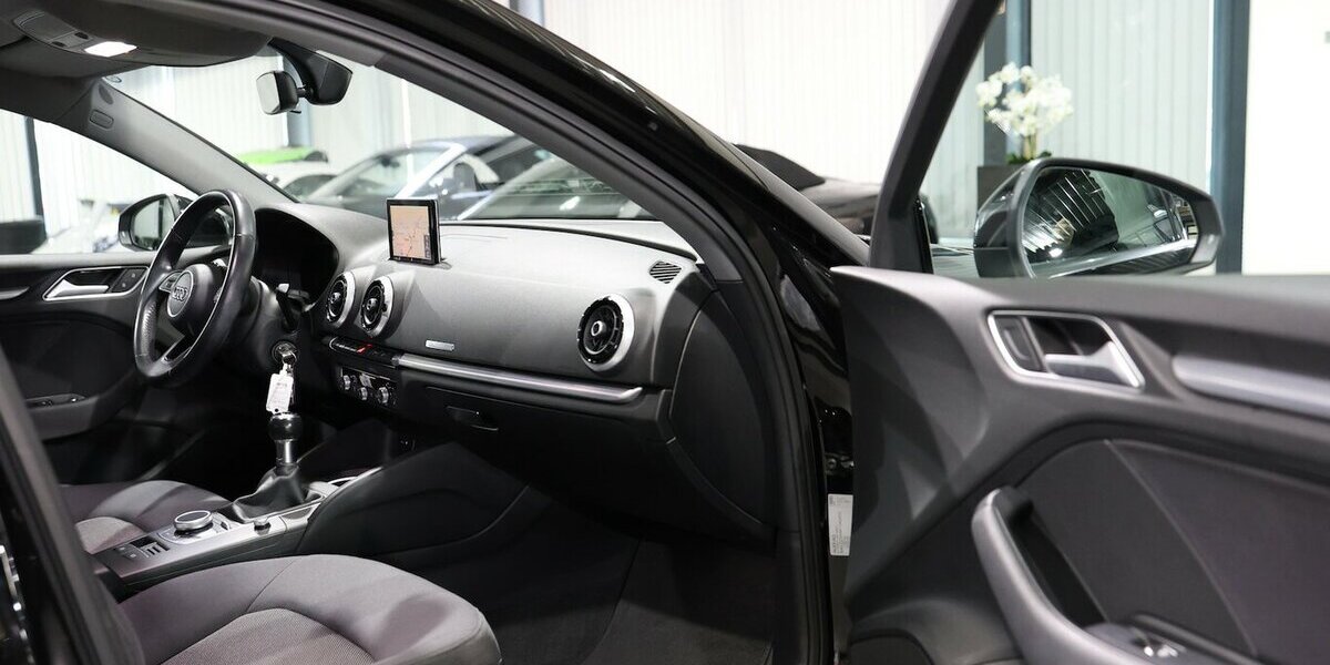 Audi A3 LIMOUSINE 1.4 TFSI BUSINESS / VIRTUAL-COCKPIT 119.000 km 16.555 &euro; Hamm 59077