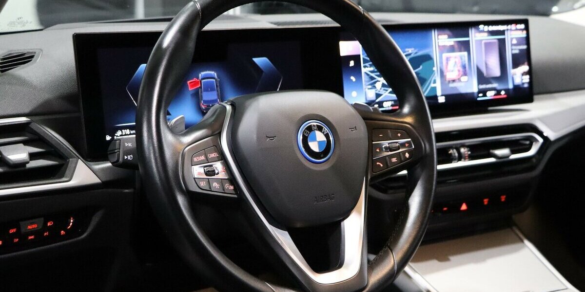 BMW 330e LIMOUSINE SHADOW CURVED+HEAD-UP, LED, H/K 46.000 km 30.993 &euro; Hamm 59077