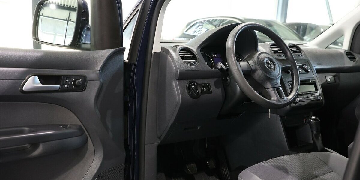 VW Caddy Kombi 1.6 TDI / 5-SITZER / -OPTIK / AHK 128.000 km 14.444 &euro; Hamm 59077