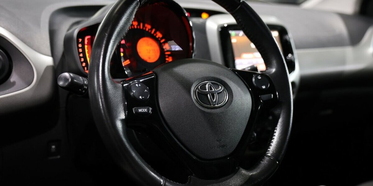 Toyota Aygo 1.0 X-PLAY TOUCH / TEMPOMAT, KAMERA, PDC 72.000 km 7.331 &euro; Hamm 59077