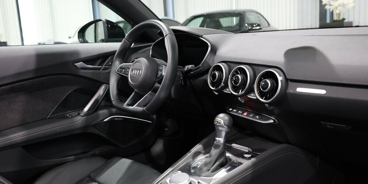 Audi TT ROADSTER 45 Q S-LINE BLACK BRONZE SELEKTION 8.400 km 48.777 &euro; Hamm 59077