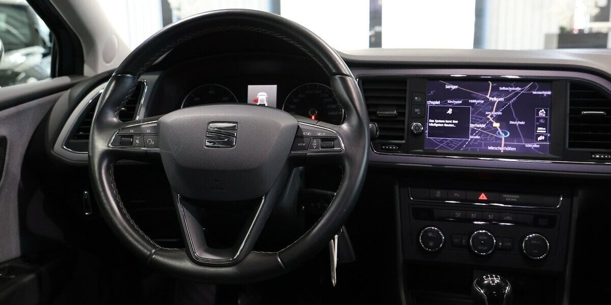 Seat Leon 1.6 TDI STYLE / NAVI-PLUS+APPLE+ANDROID 111.000 km 14.111 &euro; Hamm 59077