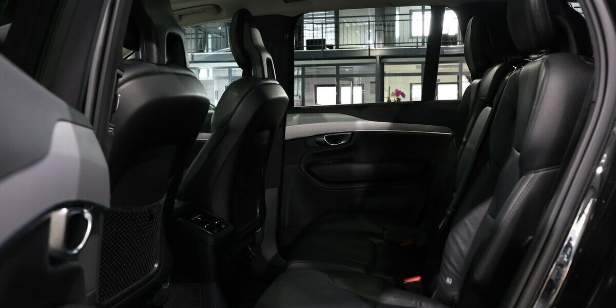 Volvo XC90 T8 P-HEV AWD EXPRESSION R-DESIGN / 7-SITZER 143.000 km 37.777 &euro; Hamm 59077