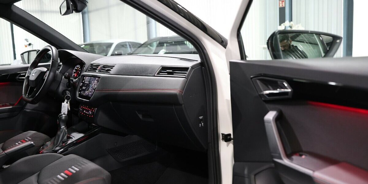 Seat Arona 1.5 TSI XCELLENCE FR-SPORT / WHITE & BLACK 90.000 km 15.991 &euro; Hamm 59077