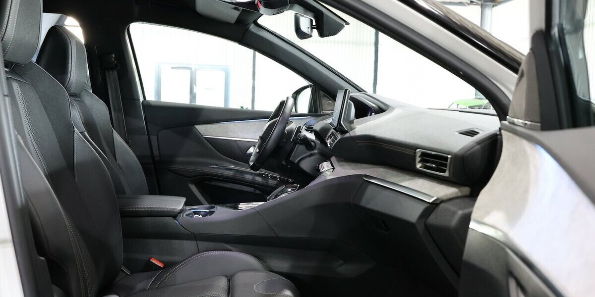 Peugeot 3008 BLUE-HDI GT-SPORT / WHITE & BLACK / SCHÖN 56.000 km 21.555 &euro; Hamm 59077