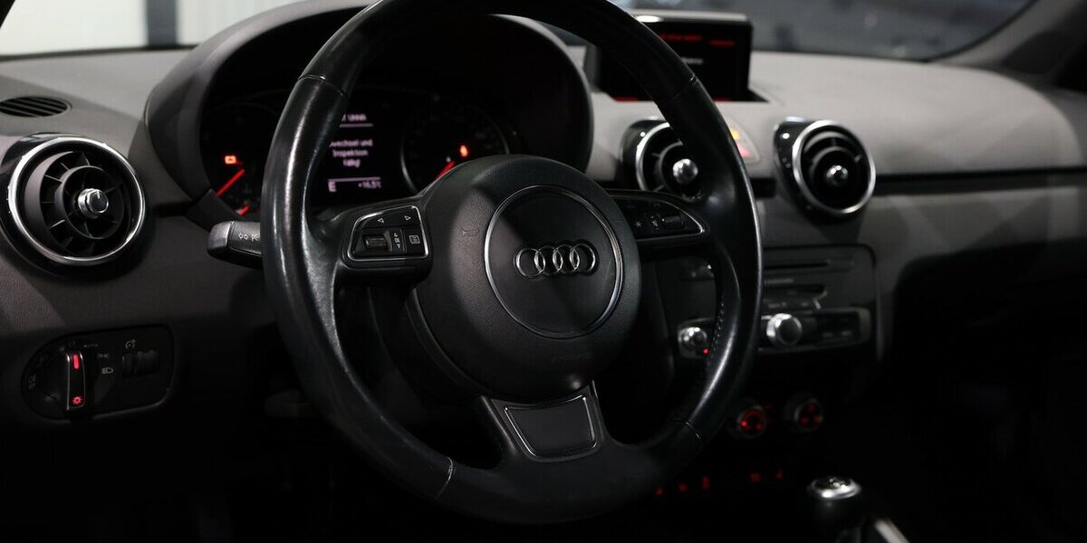 Audi A1 1.6 TDI SPORT WHITE / XENON, NAVI-MMI, LEDER 111.000 km 11.555 &euro; Hamm 59077
