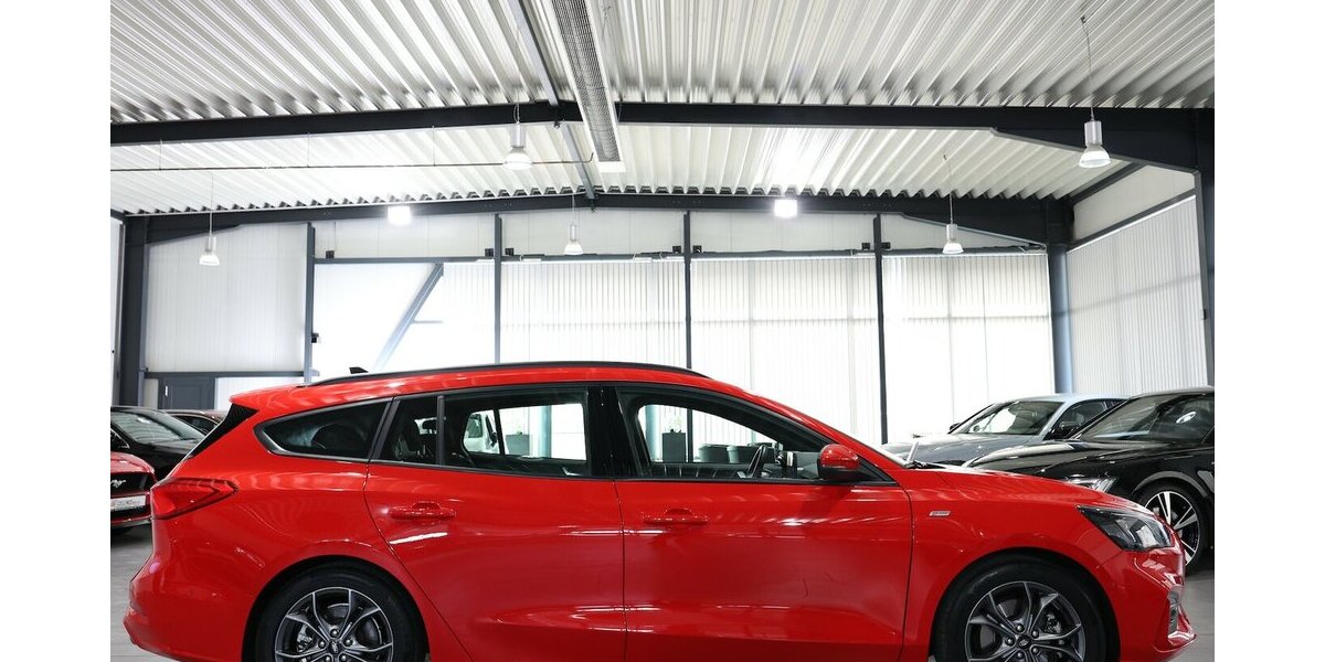 Ford Focus Tunier 1.5 EB ST-LINE / 1.HAND / PANORAMA 60.000 km 17.777 &euro; Hamm 59077