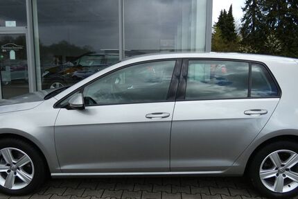 VW Golf 24.000 km 11.599 &euro; Bergkamen 59192